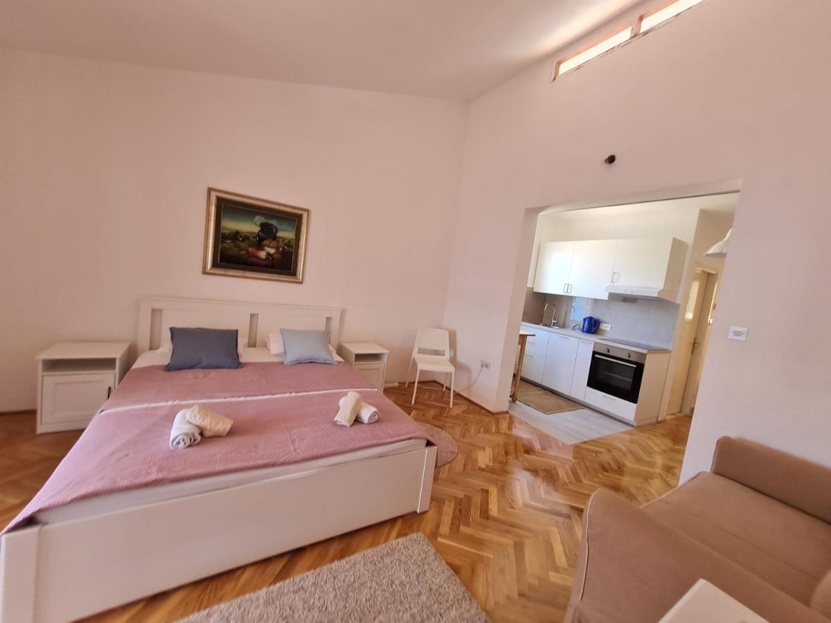 Apartments Apartmani Pintar Mimice Esterno foto